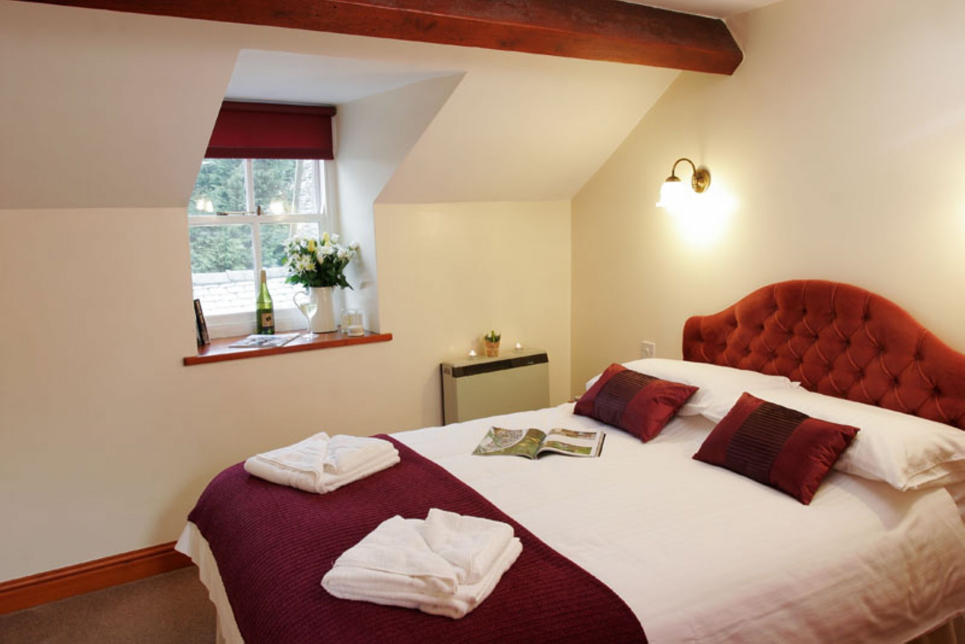 Cosy cottage in quiet courtyard in Grasmere village with private parking