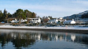 Exterior - Glenelg, pet friendly spacious house with fantastic views across the bay to Skye (Glenelg)