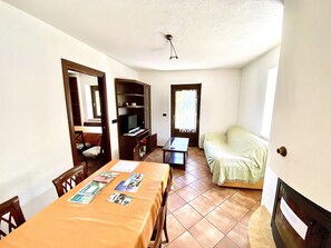 Smart TV, fireplace - Charming Villa (Gignod/Aosta)