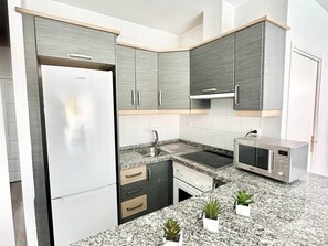 Fridge, microwave, oven, coffee/tea maker