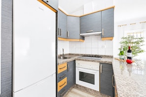Coffee/tea maker, fridge, microwave, oven - BEAUTIFUL HOLIDAY HOME 273 WITH PRIVATE POOL (Callao Salvaje)
