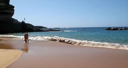 Upea huvila yksityisen uima-altaan ja auton sisältyvät!