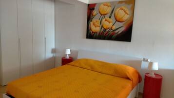 2 dormitoris, planxa i posts de planxar, wifi i roba de llit