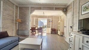 TV, peis og DVD-spiller