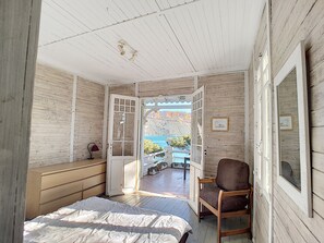 3 soverom, safe på rommet, strykejern/-brett og reiseseng for barn