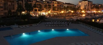 Superb T2 (sleeps 4-6) sea and Port Argeles in residence with pool