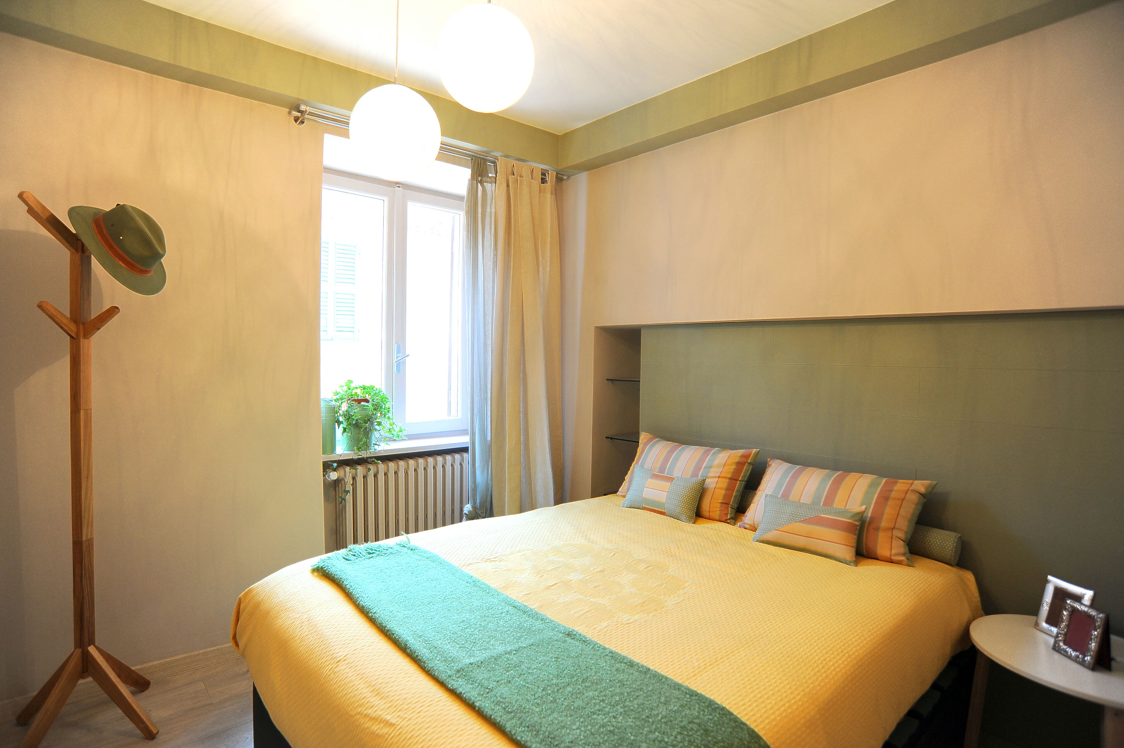  'DESCRIPTION' La Morra, the nest for 'gastronauts' .....