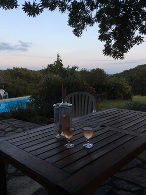 Outdoor dining - Lovely, rustic farmhouse with stunning views, salt water pool and tennis court. (Varen)