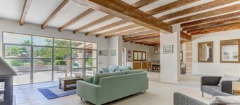 Stunning Villa, with large pool & gardens