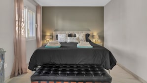 4 bedrooms, in-room safe, iron/ironing board, free WiFi - Casa Bella - Marbellamar (Marbella)