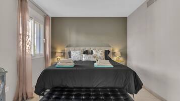 4 chambres, coffres-forts dans les chambres, fer et planche Ă repasser