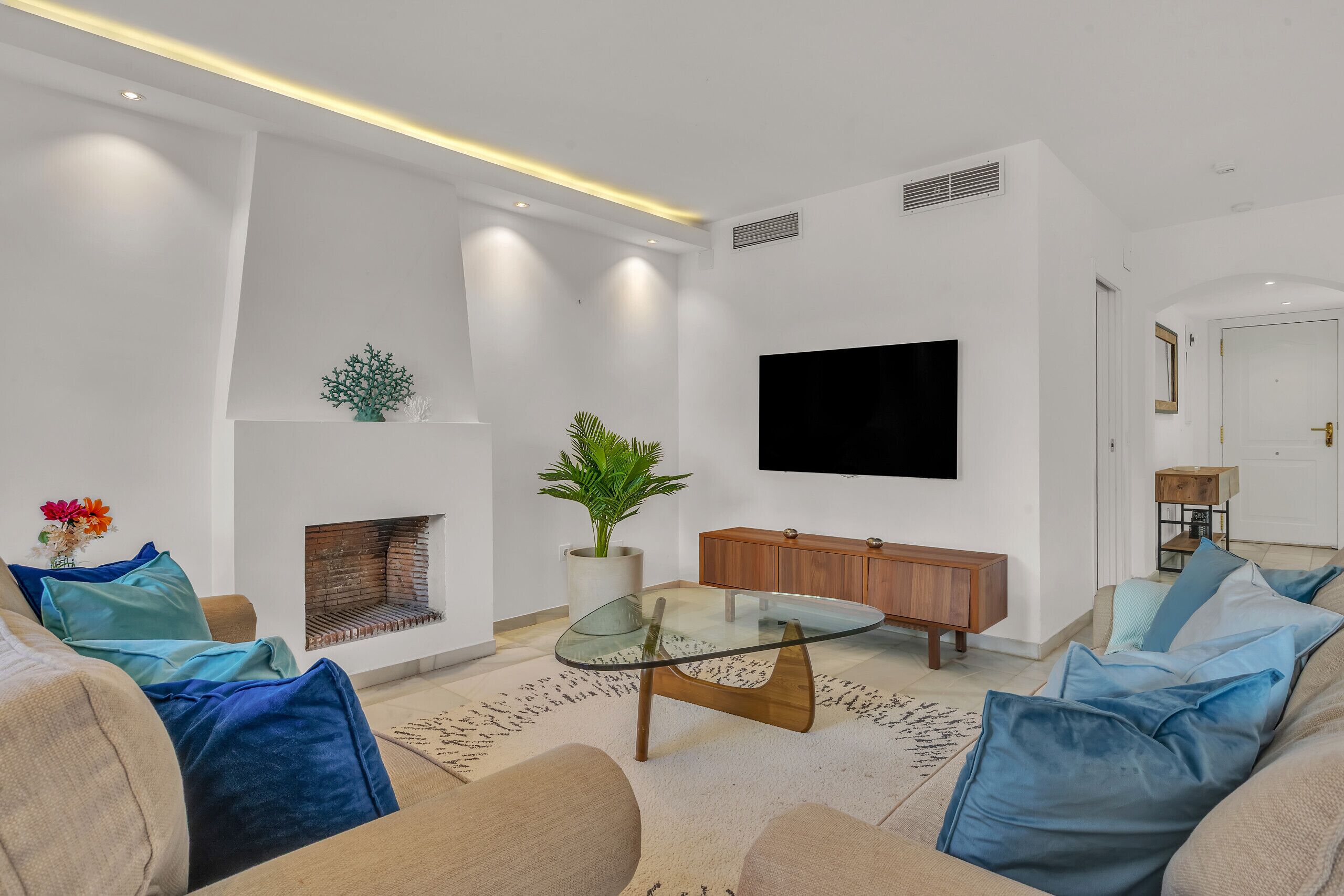 Smart-TV, Kamin, DVD-Player