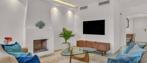 Smart-TV, Kamin, DVD-Player