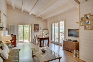 Smart TV, DVD player, books, stereo - Gorgeous loft with high ceilings, wooden interiors and panoramic terrace, pool (Spoleto)