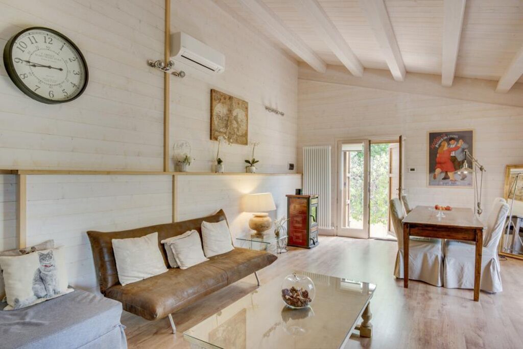 Altillo magnífico con techos altos, interiores de madera y una terraza panorámica, piscina