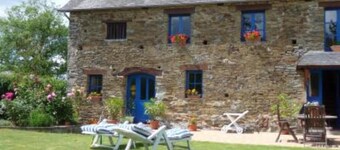 庭のあるキャラクターハウス