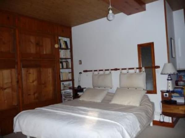 3 chambres, fer et planche à repasser, lit parapluie, Wi-Fi gratuit