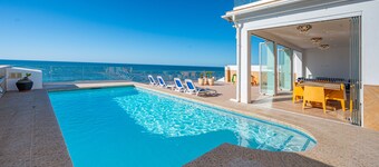 Villa de lujo en la playa, La Cala de Mijas V-5473