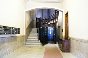 Lobby -  3 BEDROOM LUXURY FLAT IN SAFE RESIDENTIAL BARCELONA CENTER (Barcelona)