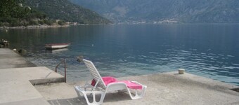 Villa Radonic Unit A - Fantastisk utsikt, bra läge, vattnet, parkering