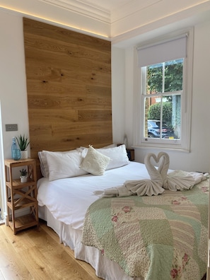 1 bedroom, desk, iron/ironing board, free WiFi - Beautiful One bedroom contemporary Interior Designed  Flat just off Kew Green (Kew Richmond)