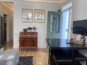 Interior - Beautiful One bedroom contemporary Interior Designed Flat just off Kew Green (Kew Richmond)