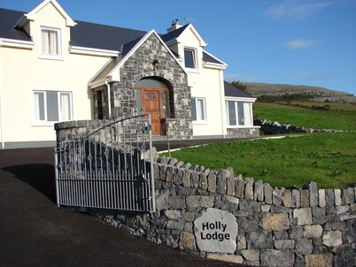 Luxurious Holiday Home with Wifi in the Heart of the Burren, Ballyvaughan.