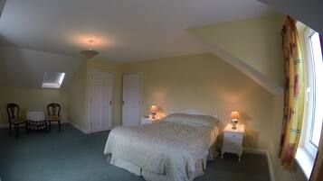 3 Schlafzimmer, BĂŒgeleisen/BĂŒgelbrett, kostenloses WLAN, BettwĂ€sche