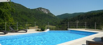 Maison de vacances romantique et calme, avec piscine et vue splendide