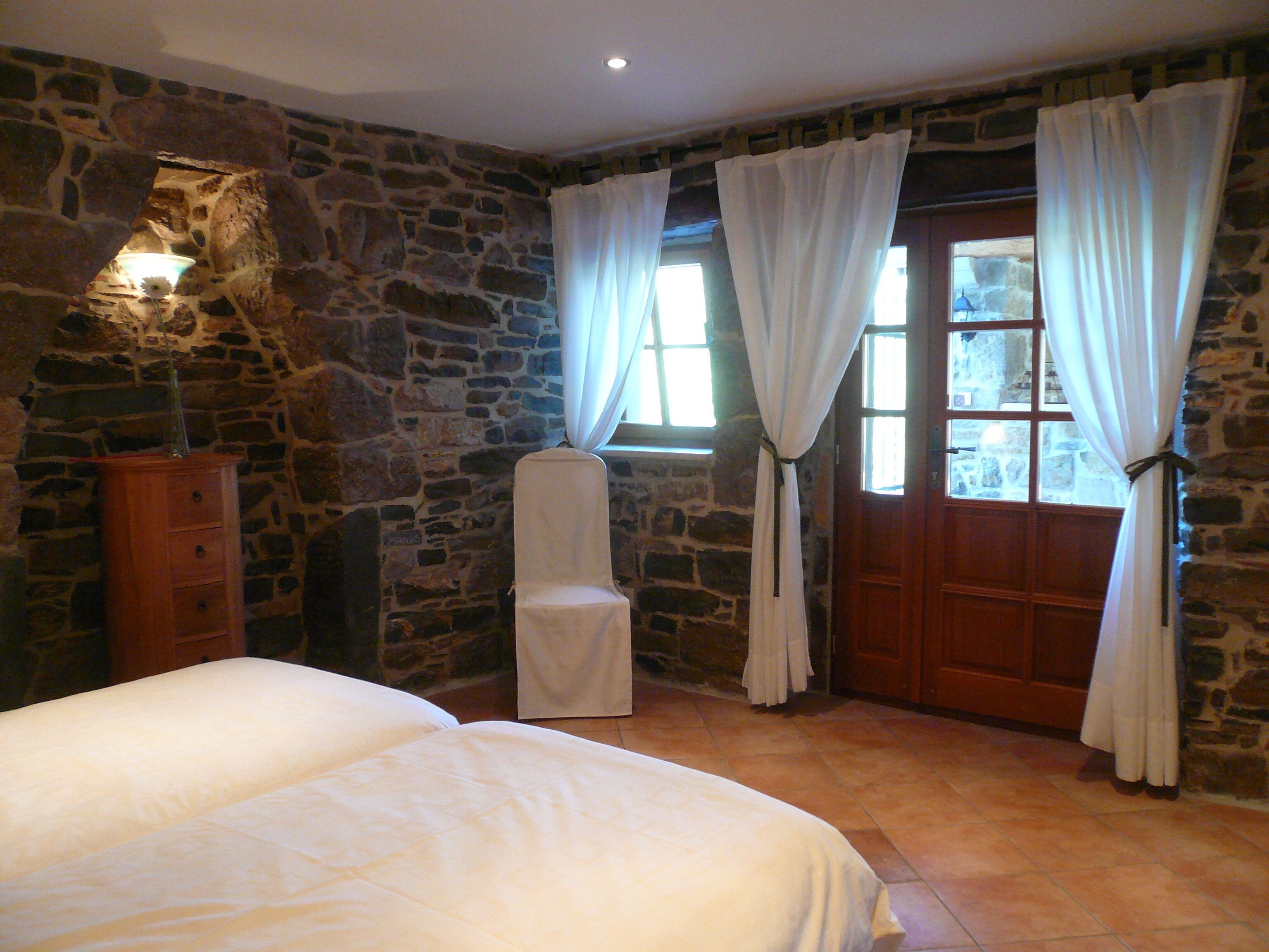 3 bedrooms, in-room safe, iron/ironing board, WiFi