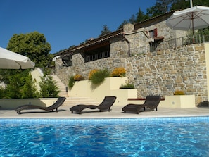 A heated pool - Romantic-serene villa - heated swimming pool and superb view of the valley (Pengari)