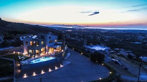 Exterior - Breathtaking Seaview Sunset / Heated Pool, Playground Near the Beach and Chania! (Nerokouros)