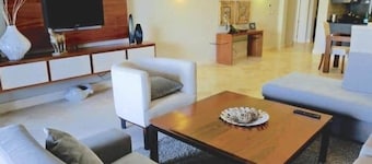 INCREDIBLE WATER FRONT APARTMENT WITH AMAZING VIEW