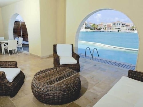 INCREDIBLE WATER FRONT APARTMENT WITH AMAZING VIEW