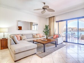 TV - INCREDIBLE WATER FRONT APARTMENT WITH AMAZING VIEWS AND INFINITY POOL !! (CAP CANA)