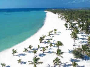 Beach - INCREDIBLE WATER FRONT APARTMENT WITH AMAZING VIEW (CAP CANA)
