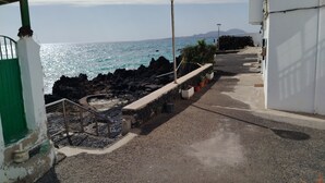 Property grounds - Traditional seafront ground floor apartment. Children free in summer. (Punta Mujeres)