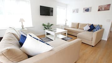 TV connectée, lecteur de DVD, espaces bureaux