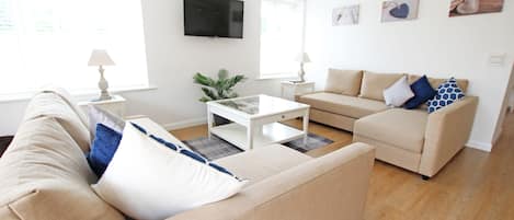 TV connectée, lecteur de DVD, espaces bureaux