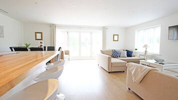 TV connectée, lecteur de DVD, espaces bureaux