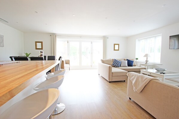 Smart TV, DVD player, offices