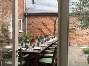 Outdoor dining - Monnington House & Garden Cottage sleeps 18 in 9 bedrooms & 9 baths & dines 24 (Monnington on wye)