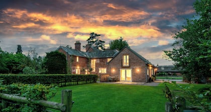 Monnington House & Garden Cottage 9 double bedrooms 9 bathrooms Great for groups