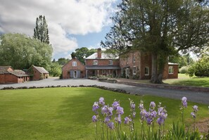 Property grounds - Monnington House & Garden Cottage sleeps 18 in 9 bedrooms & 9 baths & dines 24 (Monnington on wye)