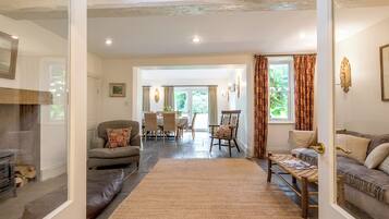 Smart TV, fireplace, DVD player, table football