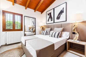 14 slaapkamers, een strijkplank/strijkijzer, reisbedje, gratis wifi