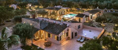 المنشأة من الخارج