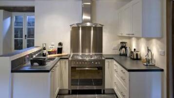 Frigorífic, microones, forn i placa de cuina