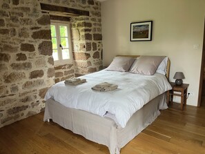 4 bedrooms, iron/ironing board, travel cot, free WiFi