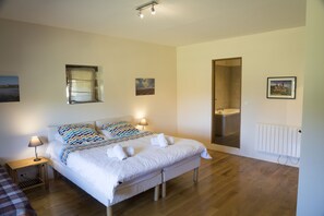 4 chambres, fer et planche à repasser, lit parapluie, Wi-Fi gratuit